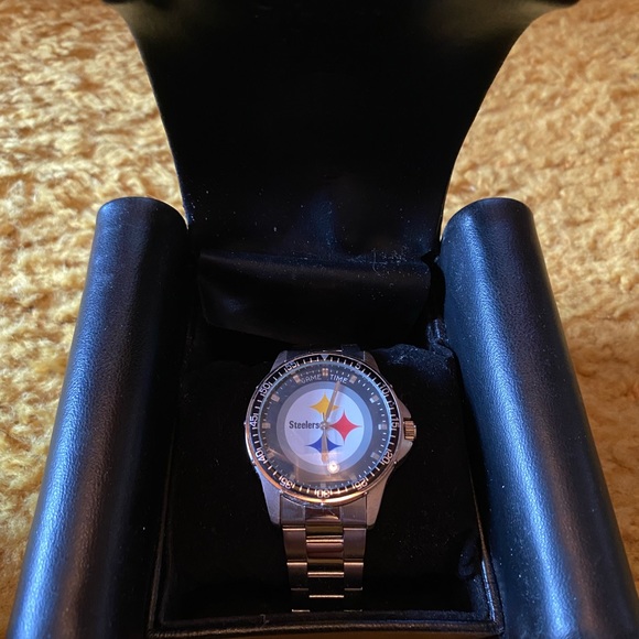 Steelers Watch - Picture 2 of 5
